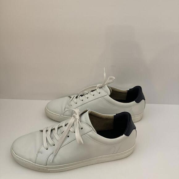 Banana Republic Men's White Sneakers with Navy Heel Detail - Picture 4 of 4